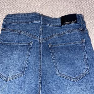 Medium High Rise Straight jeans
